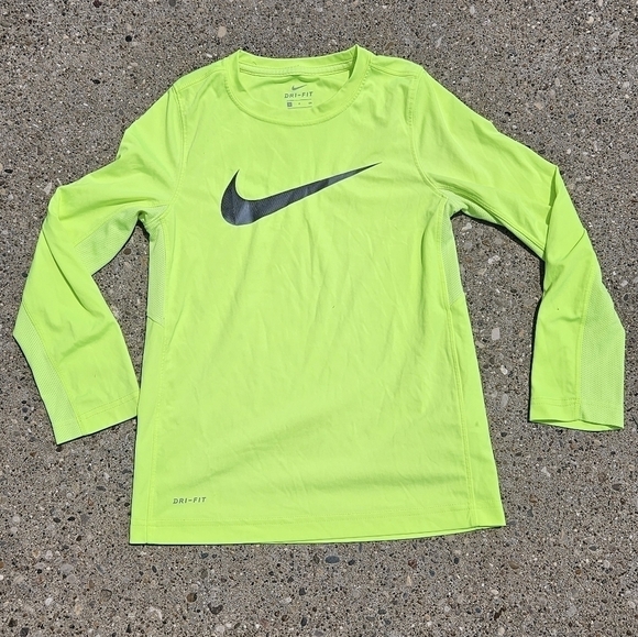 Under Armour & Nike Dri Fit bundle of 2 - Picture 5 of 7